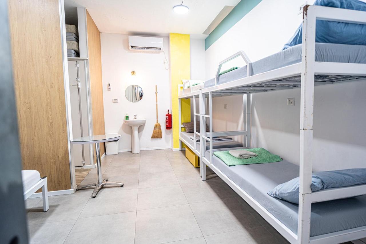 Social Hostel - By Social Space テル・アビブ エクステリア 写真
